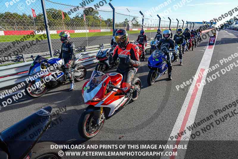 donington no limits trackday;donington park photographs;donington trackday photographs;no limits trackdays;peter wileman photography;trackday digital images;trackday photos